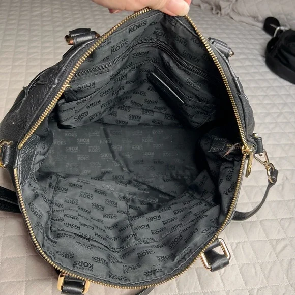 Michael Kors Pebble Leather Black Hudson Satchel Crossbody Bag - Picture 9 of 12